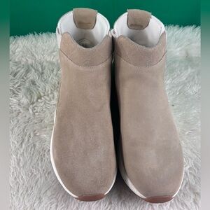 Reebok Women's Beige Ankle Booties